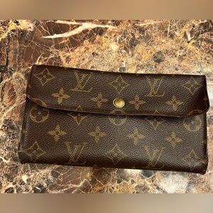 Vintage Louis Vuitton wallet no rips or tears. Snap works perfect!